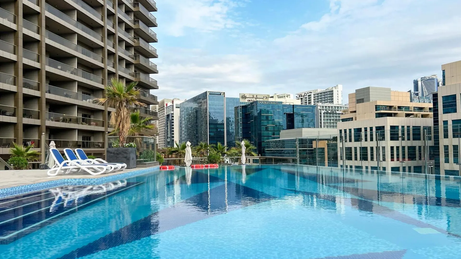 Luxurious Studio In Elite With Canal View Dubai