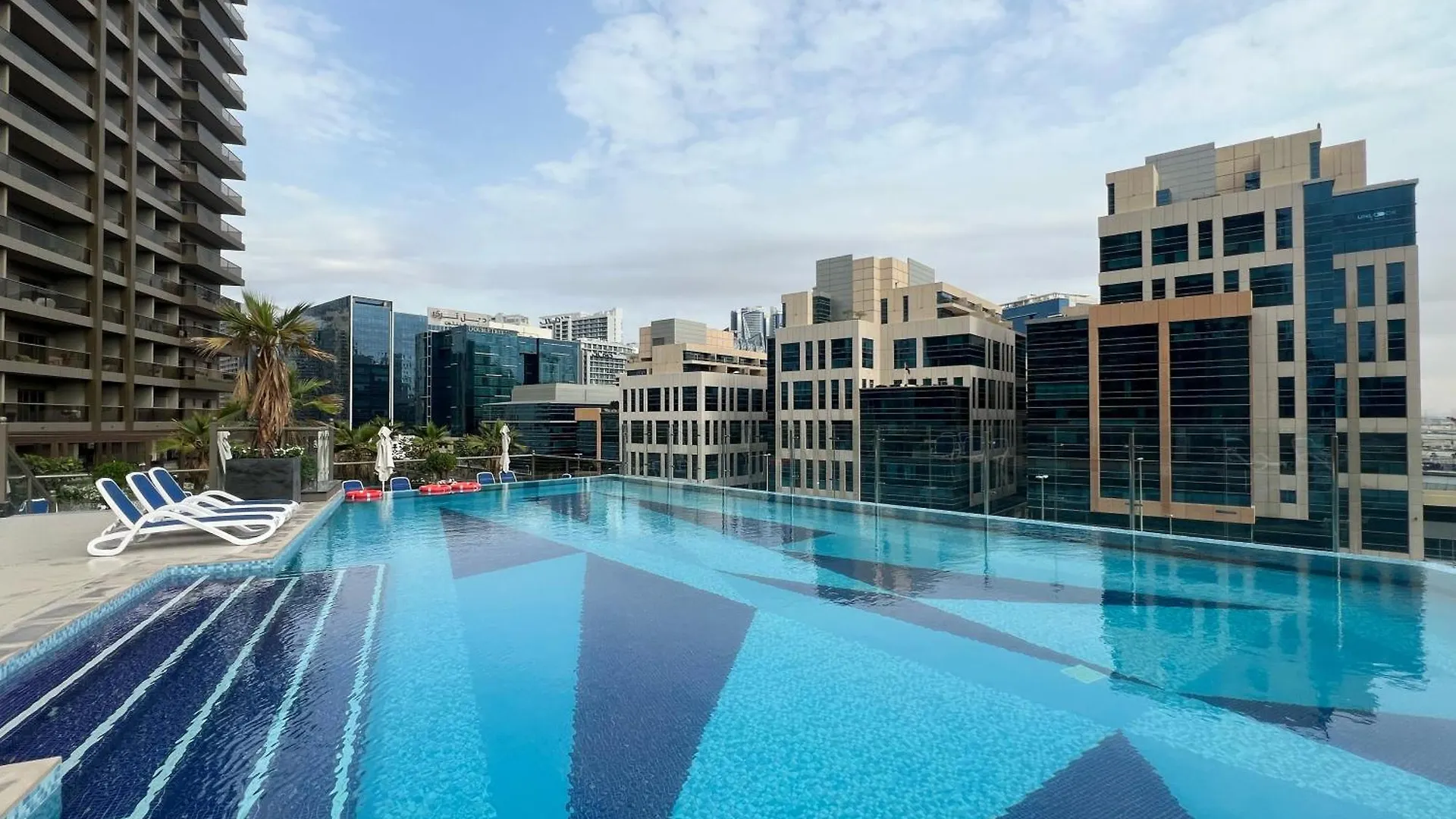 Luxurious Studio In Elite With Canal View Dubai Lägenhet